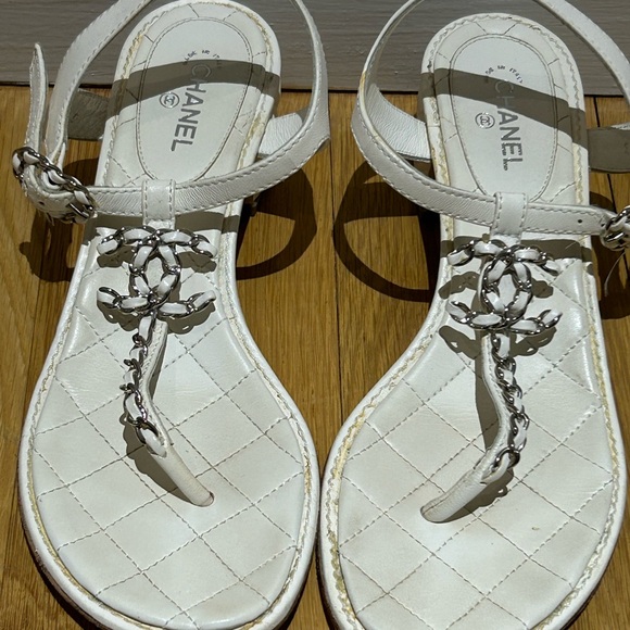 Chanel Lambskin Chain CC Logo Thong Sandals 38 White - Picture 4 of 14